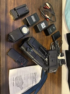 Videocámara analógica Sony Handycam CCD-TR64 Video 8 NTSC con cargador remoto - Imagen 1 de 17