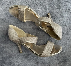 Tacones de fiesta de correa ancha sin cordones con puntera abierta dorada brillante para mujer talla 9M - Imagen 1 de 9