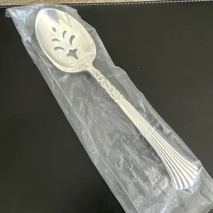 Oneida FLORAL QUEEN Silverplate Pierced Slotted Serving Spoon Flatware - Picture 1 of 5