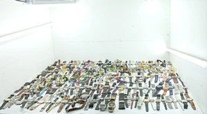 Enorme lotto lavoro di orologi usati - Foto 1 di 24