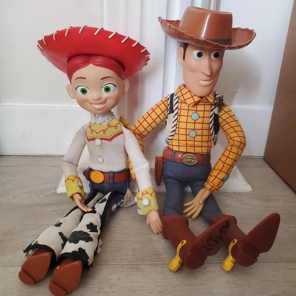 Boneca Vintage Disney Pixar Thinkway Toy Story Woody Jessie Puxar Cordas 15” Funciona - Imagem 1 de 4