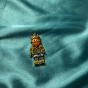 Lego King Halbert Minifigure - Nexo Knights Gold Crown Set 70327 Rare - Picture 1 of 4