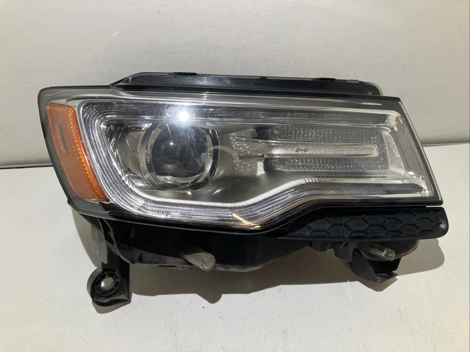 Faro derecho de xenón para pasajero Jeep Grand Cherokee 2014-2016 no AFS OEM 2354 Foto 1 de 4