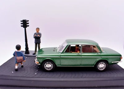 Modellino auto scala 1:43 Simca 1501S diorama diecast modellismo da collezione - Immagine 1 di 4