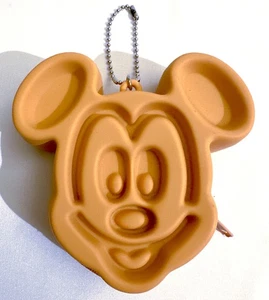 Entzückendes Mickey Waffelbeutel Schlüsselanhänger - Tokyo Disney Resort Japan exklusiv! - Bild 1 von 5