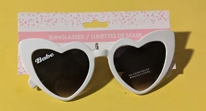 Damen & Jugendliche "Babe" Herz Sonnenbrille mit UV-Schutz in weiß - Bild 1 von 7