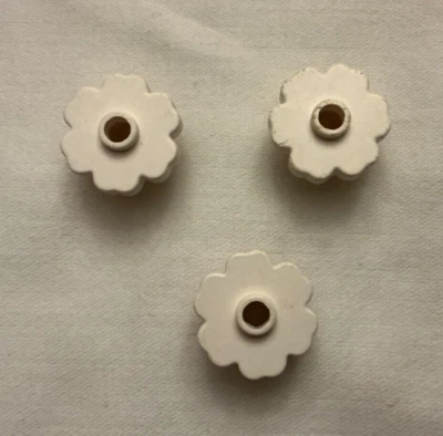 LEGO (3pcs) Plant Flower 2 x 2 Rounded Open Stud White Vintage Part #4728 - Image 1 of 4