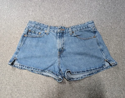 LEVI'S Vintage Women's Light Blue Wash Classic Denim Jeans Shorts 31 US 11 - Image 1 of 4