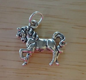 1 cavallo fantasia argento sterling 3D 16x17 mm con criniera lunga e ciondolo coda - Foto 1 di 5