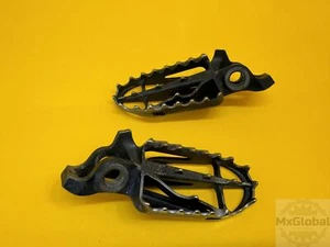 02-03 HONDA CR250R CR250 CR 250 OEM LEFT RIGHT FOOT RESTS PEGS FOOTPEGS - Picture 1 of 2