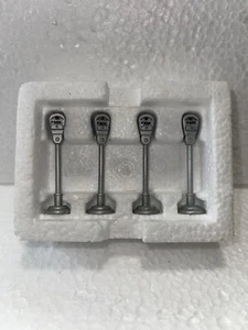 DEPT 56 ORIGINAL SNOW VILLAGE ZUBEHÖR "PARKMETER" #5178-0 SET/4 BRANDNEU - Bild 1 von 3