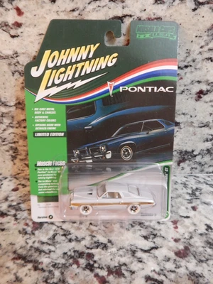 Johnny Lightning Muscle Cars USA 1973 Pontiac Le Mans GT White Lightning Chase E - Image 1 of 2