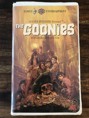 The Goonies VHS Cassette Tape 1985 1994 White Clamshell Release Vintage Foto 1 de 4