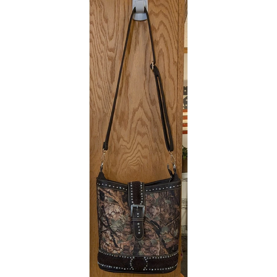 ❄️Montana West Camo Carry Crossbody Bag  - Image 1 of 4
