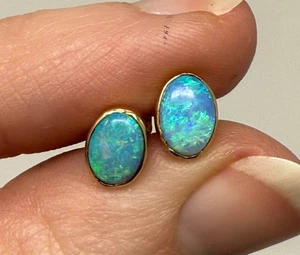 Zierliche ovale Ohrstecker blau grün schwarz Opal 14 Karat Gold - Bild 1 von 11