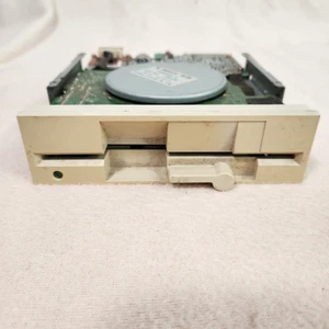 5.25 inch (5.25") floppy drive Newtronics Mitsumi DV509V2 vintage NOT TESTED - Afbeelding 1 van 6