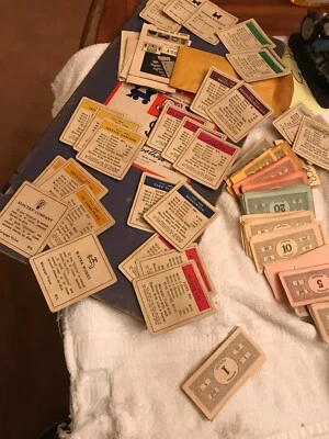 TABLERO DE JUEGO MONOPOLY Y ACCESORIOS CASAS DE MADERA Y PIEZAS DE JUEGO Foto 1 de 4