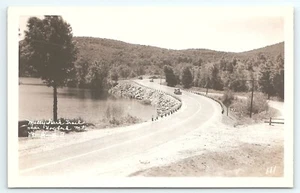 Cartolina RPPC Molly Stark Trail vicino Hogback Mountain Vermont Route 9 c1940's - Foto 1 di 3