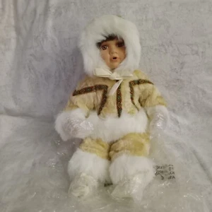 Vintage Sammlerstück Alaska Inuit Eskimo 15" Porzellanpuppe  - Bild 1 von 2