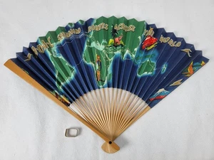 Ventilador de publicidad BOAC Speedbird Routes Across The World vintage años 60 utilería rara - Imagen 1 de 19