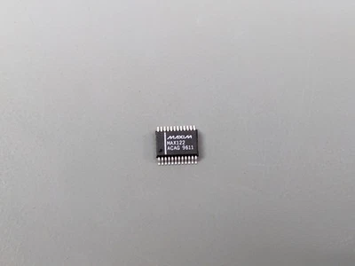 Maxim MAX122 模拟到数字转换器 IC,12 位并行 SMD — 第 1/2 张图片