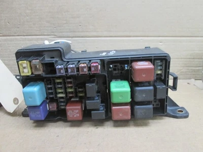 00 01 02 03 Lexus RX300 Caja de fusibles del motor Relé Bloque de conexiones Panel 2000-2003 Foto 1 de 3