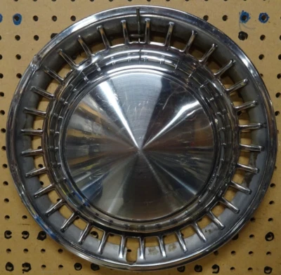 Dodge Challenger Dart 1972 a 1976 14" tapacubos de metal cubierta de rueda OEM vintage Foto 1 de 4