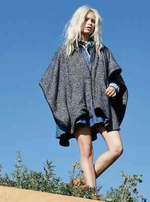 全新 Free People Sweep Away 海军蓝和米色拉链双面 Ruana Poncho  — 第 1/4 张图片