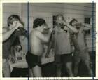 1984 Press Photo Dennis Twomey & group at beer drinking contest, Richmondtown