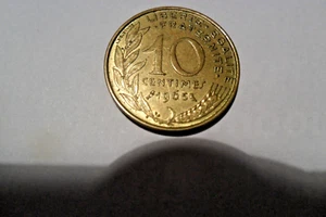 Französische 10 Centimes-Münze von 1965 in sehr guter Qualität - Bild 1 von 2