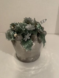 Christmas VTG Button Bouquet/Crown-Country Farmhouse Winter Prim Decor - Picture 1 of 3