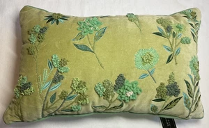 Cuscino ELITE TAHARI HOME VELVET FLOREALE VERDE BLU RICAMO UNCINETTO NUOVO CON ETICHETTE - Foto 1 di 3