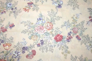 HERMOSAS FLORES MULTICOLORES SOBRE CREMA DE JOAN KESSLER - TELA 100% ALGODÓN - Imagen 1 de 7