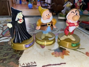 McDonald's 2002 100 años de magia de Disney feliz 7 enanitos figura bruja gruñón - Imagen 1 de 12