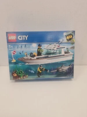 LEGO 60221 City  Diving Yacht Boat Toy with Diver Minifigures new and sealed - Image 1 of 4