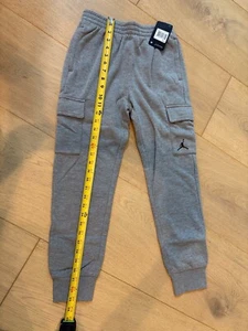 Nike Boys Gray Sweatpants Medium Retails $55 NWT - Picture 1 of 6