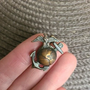 VISERA ORIGINAL SEGUNDA GUERRA MUNDIAL INSIGNIA USMC  - Imagen 1 de 5