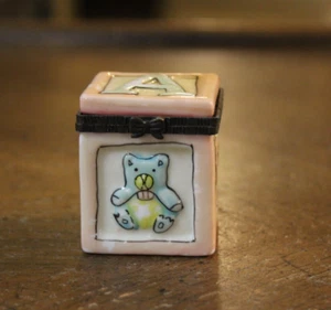 ABC Baby Block Hinged Porcelain Trinket Box Figurine 1-3/4" Tall - Picture 1 of 9