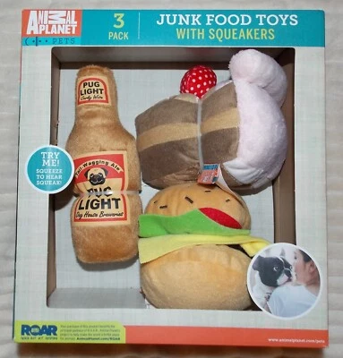 NUEVO Animal Planet Paquete de 3 Juguetes de Peluche de Comida Chatarra para Perros con Chirridos Pug Cerveza Ligera Foto 1 de 4