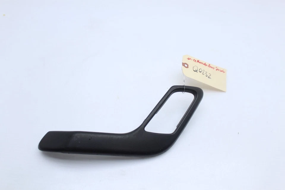 10-18 MERCEDES-BENZ SPRINTER 2500 FRONT RIGHT PASSENGER DOOR HANDLE SHELL Q0832 - Image 1 of 4