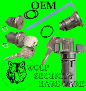 GM OEM Chrome Ignition Switch & Door & Trunk Lock Key Cylinder Set With GM Keys - Foto 1 di 2