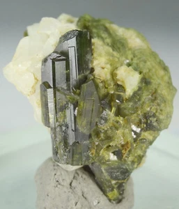 CLINOZOSITE -50 KARAT ZAGI’S MOUNTAIN CLINOZOISITE AUS PAKISTAN, (LA-42), - Bild 1 von 10