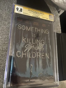š„Something is Killing the Children #1 Foil Signed DellāEdera & Tynion CGC 9.8 - Picture 1 of 11