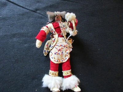 MUÑECA NATIVA AMERICANA DE CUERO CON CUENTAS, DEL SUR DE DAKOTA COLECCIONISTA SD-0224*08221 Foto 1 de 4