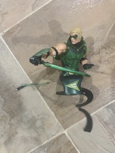 DC Comics Super Heroes Green Arrow Bust Statue Jim Lee *DAMAGED* - Picture 1 of 4