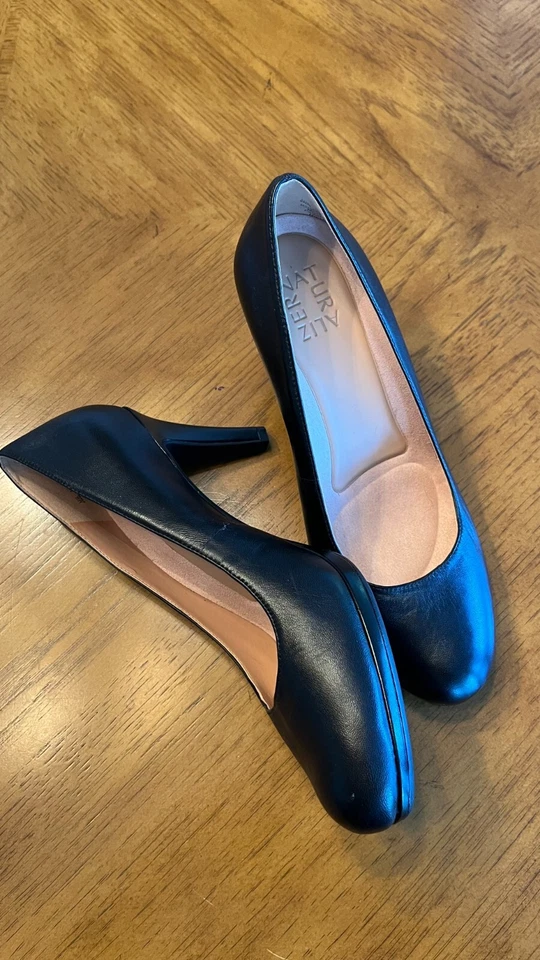 Zapatos de tacón alto de cuero negro Naturalizer Michelle 8WW en excelente estado Foto 1 de 4