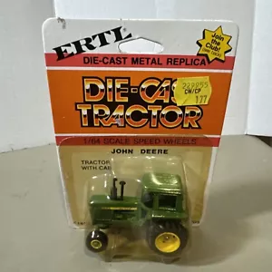 Trattore John Deere 1/64 Ertl con cabina e ruote velocità. Nuovo con scatola - Foto 1 di 9