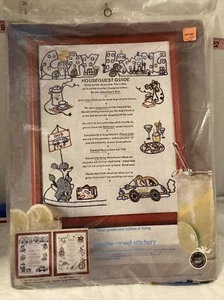 1975 VINTAGE PARAGON NEEDLECRAFT CREWEL KIT #0547, HOUSEGUEST GUIDE, CITY LIVING - Picture 1 of 11