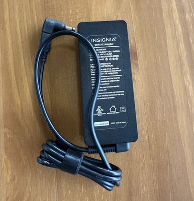 Cargador universal para portátil Insignia NS-PWL965 65W para HP/Dell/Lenovo/Acer/ASUS Foto 1 de 3