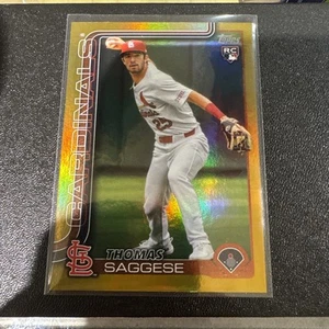 2025 Topps Series two Black Thomas Saggese #463 Rookie Gold /50 Cardinals - Bild 1 von 2
